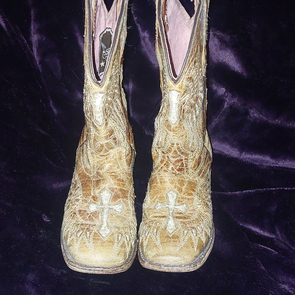 Vaccari Girl's Western Cross & Angel Wings Cutout Boots. Tan Size 13